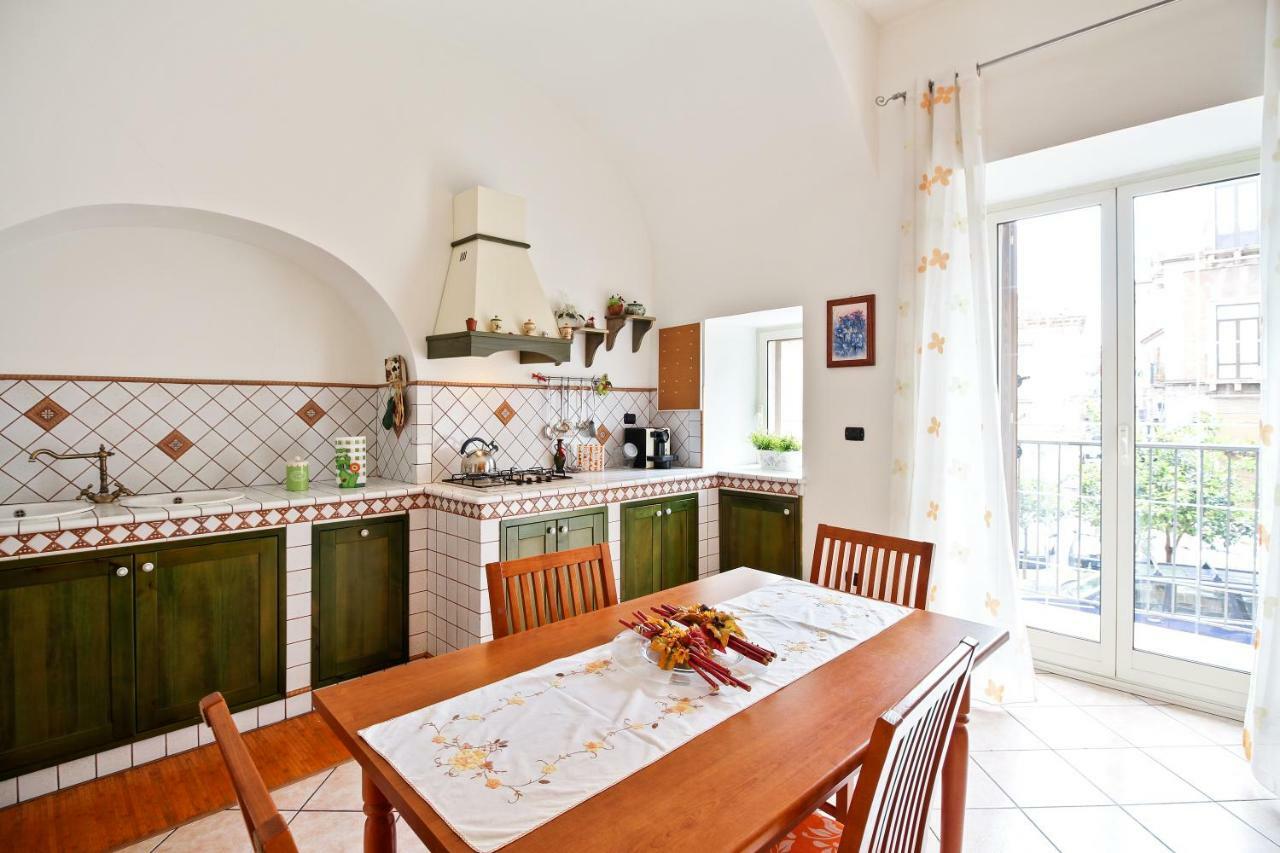 Central Balcony Apartment Catánia Buitenkant foto